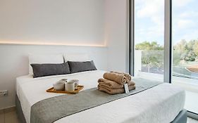 Phaedrus Living - Seaside Executive Flat Harbour 208